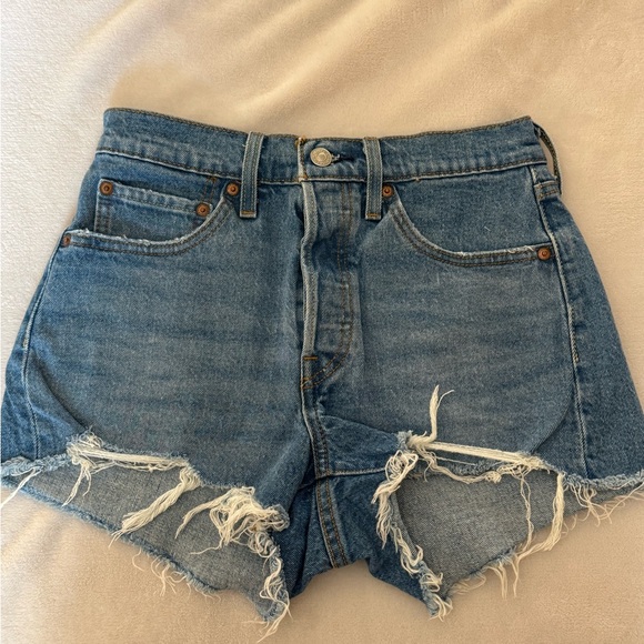 Levi's 501 Original Medium Blue Denim Shorts - Picture 5 of 8